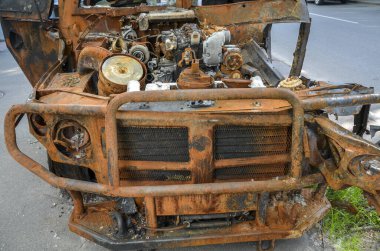 Ukrayna 'daki savaş sırasında Rus Tigr-M piyade araçları yakıldı ve imha edildi.