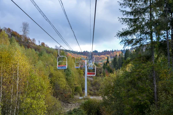 Empty Aerial Chair Lift Colorful Foliage Autumn Mountain Forest — Stockfoto