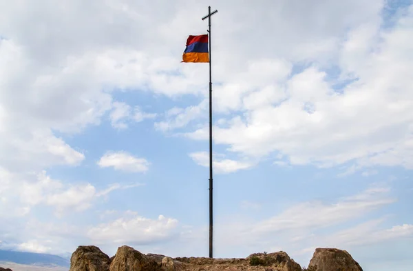 Armenian Flag Waving Blue Cloudy Sky Iron Flagpole Cross — ストック写真