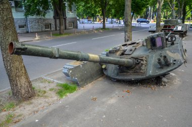 BMD-4M savaş aracının (Rus Federasyonu) tareti topçu ateşi sonucu tahrip edildi ve parçalandı