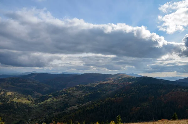 Beautiful Fall Colors Mountains Rolling Hills Forest Valley Cloudy Sky — Stockfoto