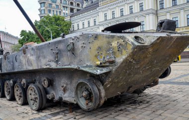 BMD-2 hava indirme aracı Rus işgalcilere yapılan topçu saldırısı sonucu imha edildi.