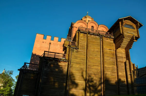 Popular Tourist Landmark Medieval Golden Gate Located Historical Part Kyiv — Stock Photo, Image