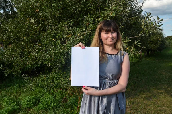 Environmental Activist Woman Holding White Board Recycle Logo Waste Recycling — Photo