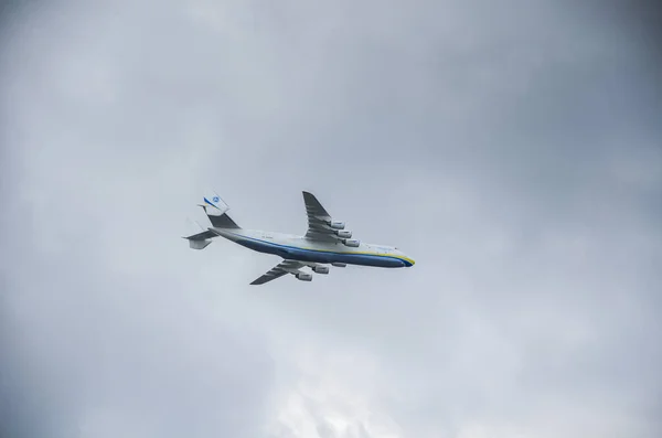 Avião Antonov 225 225 Mriya Que Voa Céu Antes Desfile — Fotografia de Stock