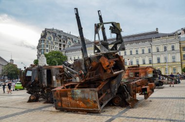 Pantsir-S1, imha edilmiş Rus askeri araçlarının sergilendiği bir sergide orta menzilli, otomatik motorlu hava füzesi ve uçaksavar topçu sistemi. 