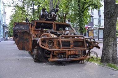 Ukrayna 'daki savaş sırasında Rus Tigr-M piyade araçları yakıldı ve imha edildi.