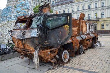 Mayına dayanıklı Kamaz Tayfun Kabini Ukrayna 'daki savaş sırasında Rus işgalcilerin zırhlı aracı.