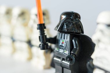 Bangkok, Tayland - 24 Kasım 2021: Lego darth vader Bangkok, Tayland 'da bir dizi Lego strom asker Star Wars' ta duruyor.