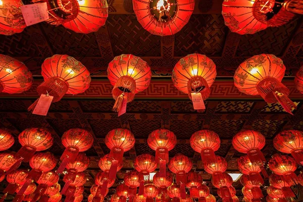 Bangkok, Tayland - 20 Aralık 2021: Tayland Nonthaburi, Tayland 'daki Wat Leng Nei Yee 2 Tapınağında Çince' de 