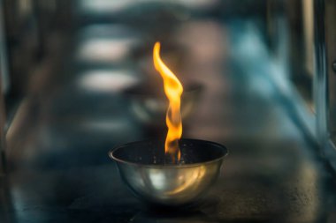 Çin tapınağındaki fenerde mum alevi. Tayland.