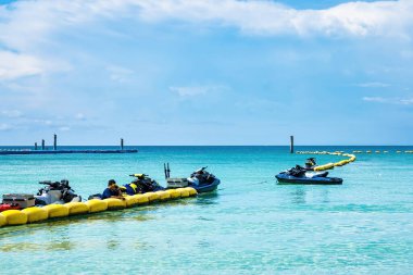 Chon Buri, Tayland - Ekim 02, 2021: Koh Larn turistik yerleri. Körfez Tayland 'ın doğu kıyısında yer almaktadır.