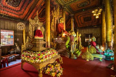 Phayao, Tayland - Ocak 09, 2022: Wat Nantaram Kilisesi 'ndeki Myanmar Buddha Heykeli veya Phayao Tayland' daki Nantaram Tapınağı.