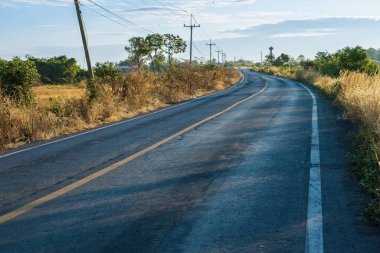 Tayland 'da virajlı kırsal yol.