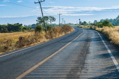 Tayland 'da virajlı kırsal yol.