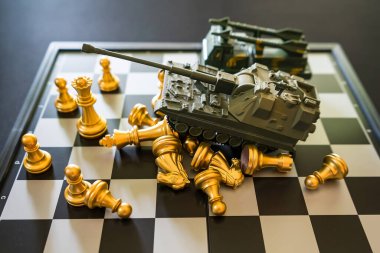 Bangkok, Tayland - 16 Mart 2022: Satranç tahtasında savaş. Rusya 'nın Ukrayna Savaşı Konsepti
