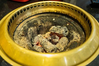 Barbekü Izgarasında Kömür.