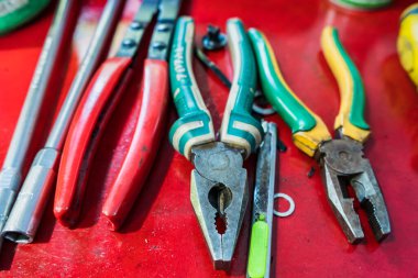 Bangkok, Tayland - Ağustos 04, 2021 Bangkok, Tayland 'daki garajda oto tamir aletleri.