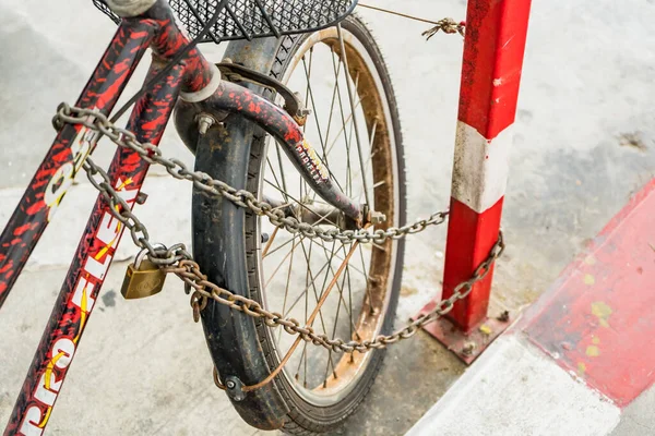 Bangkok Thailand August 2021 Bicycle Chained Parking Lock Chain Bicycle — Stock Photo, Image