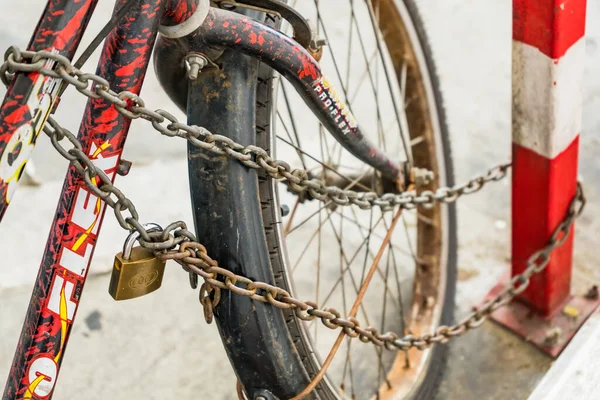 Bangkok Thailand August 2021 Bicycle Chained Parking Lock Chain Bicycle — Stock Photo, Image