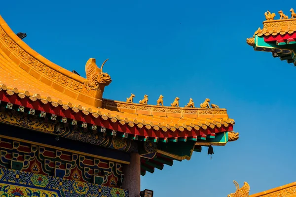 Bangkok, Tayland - 26 Ocak 2022: Leng Noei Yi 2 'deki Wat Borom Raja Kanjanapisek Wat Leng Nei Yee Tapınağı .