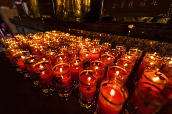 Bangkok Tajlandia Marzec 2022 Modlitwa Medytacja Płonącą Świecą Chińskiej Świątyni — Zdjęcie stockowe