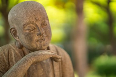 Bangkok, Tayland - Mart 04, 2022: Leng Noei Yi 2 veya Tayland 'daki Mangkon Tapınağı' ndaki Çin zenginlik tanrısı heykeli.