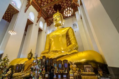 Angthong, Tayland - 21 Mart 2022 Wat Chaiyo Warawithan Tapınağı, Tayland.