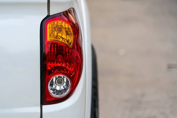 Vista Cerca Una Lámpara Luz Trasera Del Coche Del Lado — Foto de Stock