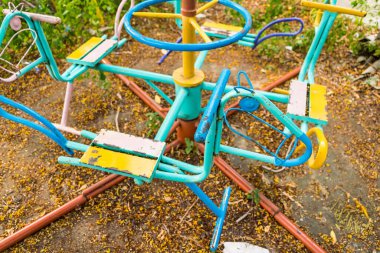 Tayland 'daki parkta çocuk atlıkarıncada.