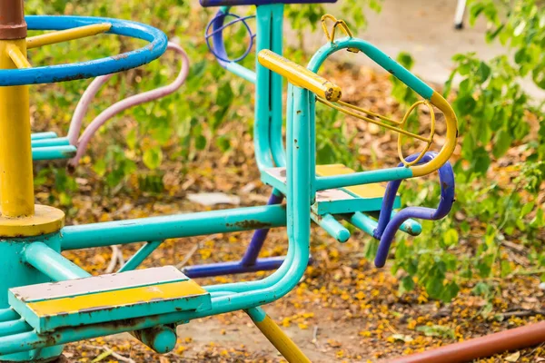 Tayland 'daki parkta çocuk atlıkarıncada.
