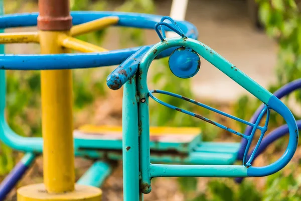 Tayland 'daki parkta çocuk atlıkarıncada.