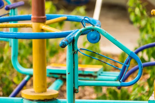 Tayland 'daki parkta çocuk atlıkarıncada.