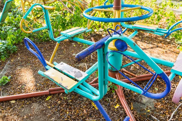 Tayland 'daki parkta çocuk atlıkarıncada.