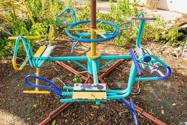 Tayland 'daki parkta çocuk atlıkarıncada.