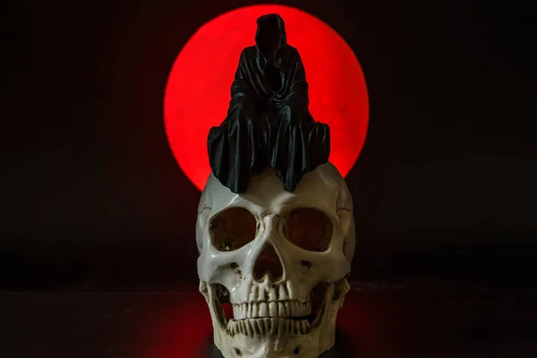 Statue Grim Reaper Sitting Skull Full Moon Background — Foto Stock