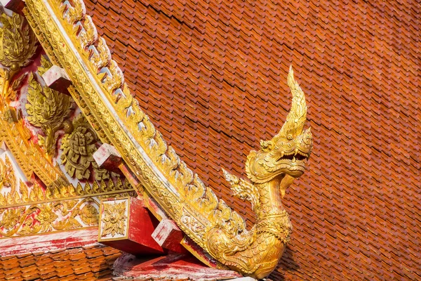Décoration Serpent Sur Toit Temple Thaïlandais — Photo