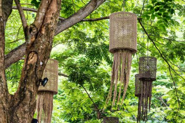 Tayland 'da bir restoranda asılı fener.