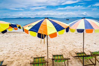 Khai Nok Adası Tayland 'ın en ünlü adalarından biridir. Kristal berrak su ve beyaz kum plajı..