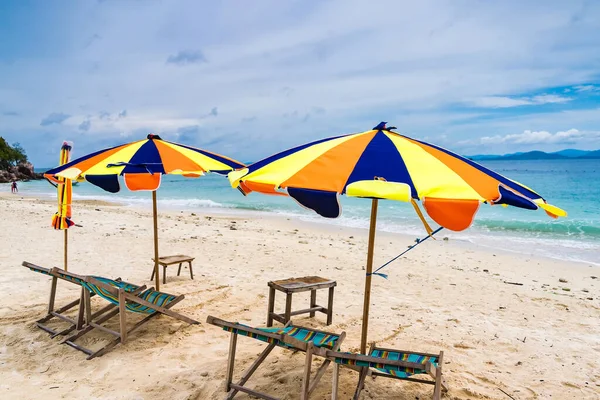 Khai Nok Adası Tayland 'ın en ünlü adalarından biridir. Kristal berrak su ve beyaz kum plajı..