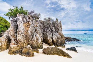 Khai Nok Adası Tayland 'ın en ünlü adalarından biridir. Kristal berrak su ve beyaz kum plajı..