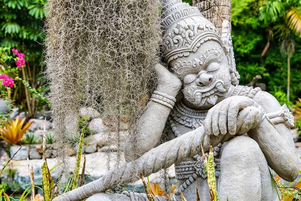 Die Statue Wird Verwendet Den Garten Schön Und Natürlich Gestalten — Stockfoto