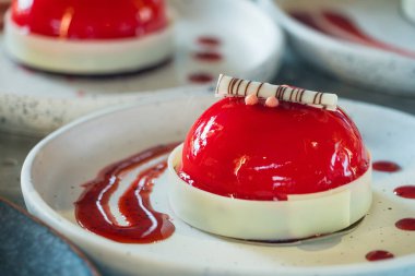 Pastanede sergilenen tatlı ve kekler