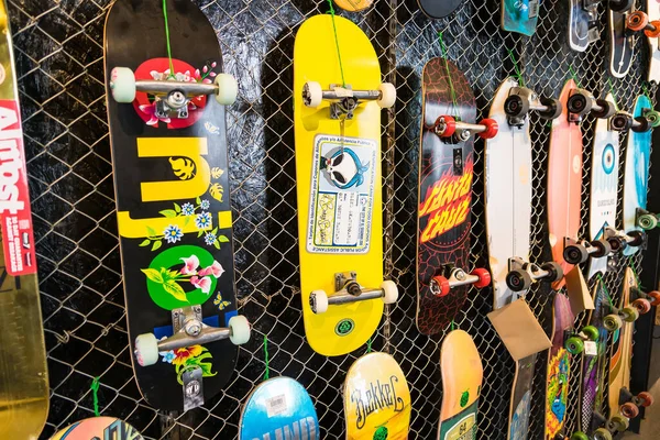 Bangkok Tailandia Mayo 2022 Muchos Surfskate Colgando Pared Tienda Skate — Foto de Stock