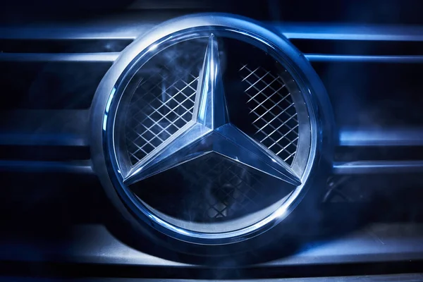Mercedes Auto Logo Close — Stockfoto