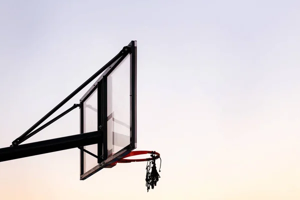 Basquete Aro Com Céu Segundo Plano Conceito Esporte Urbano Livre — Fotografia de Stock