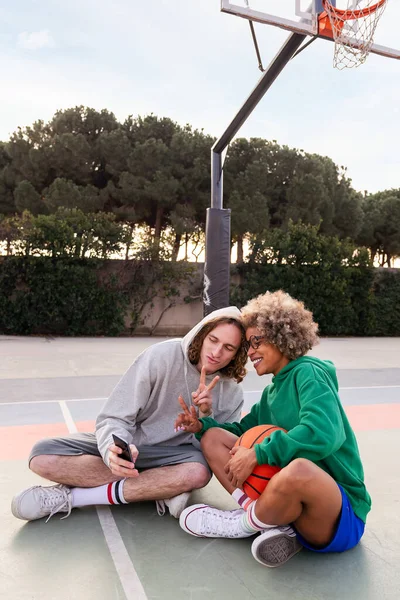 Man Woman Having Fun Taking Selfie Phone Playing Basketball City — стоковое фото