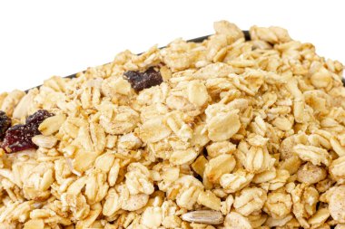 Güzel müsli yakın çekim. Kuru kahvaltı beyazı izole eder. Çıtır taneler. Yüksek kalite fotoğraf
