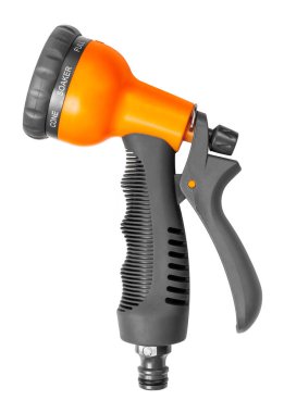 Beyaz arka planda bahçe hortumu spreyi. Sulama sistemi için başlık. Yüksek kalite fotoğraf