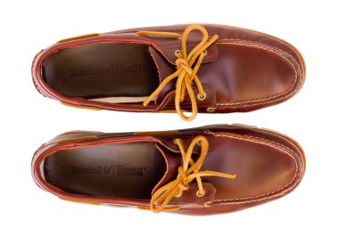 Kahverengi bot ayakkabıları. Deri ayakkabılar beyaz arka planda izole edilmiş. Yüksek kalite fotoğraf